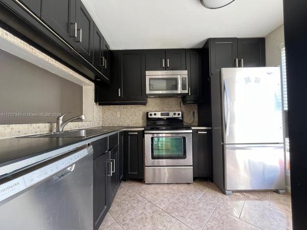 Pines Of Oakland Forest, 2700 S Oakland Forest Dr #304, Oakland Park, Florida 33309, image 1