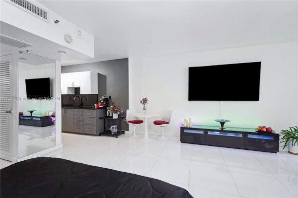 The Decoplage, 100 Lincoln Rd #418, Miami Beach, Florida 33139, image 1