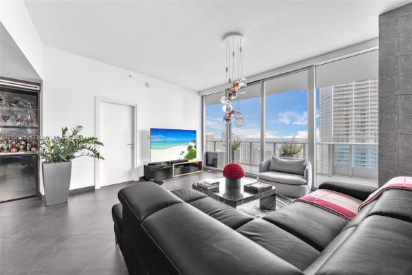 Epic Hotel & Residences, 200 Biscayne Boulevard Way #4408, Miami, Florida 33131, image 2