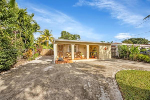 Coral Villas, 6365 SW 33rd St, Tamiami, Florida 33155, image 1