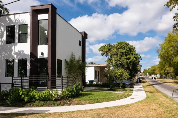 Stadler Grove, 190 SW 38th Ct, Miami, Florida 33134, image 1