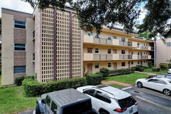 Berkley House Of Carriage Hills, 100 Ashbury Rd #203, Hollywood, Florida 33024, image 1