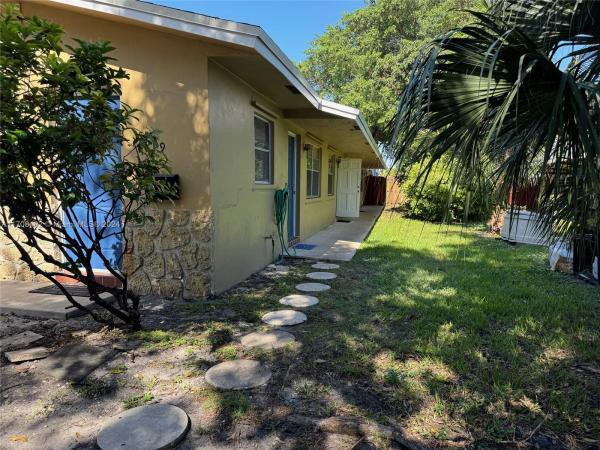 Hollywood Beach Gardens, 5639 Lincoln St #1-2, Hollywood, Florida 33021, image 1