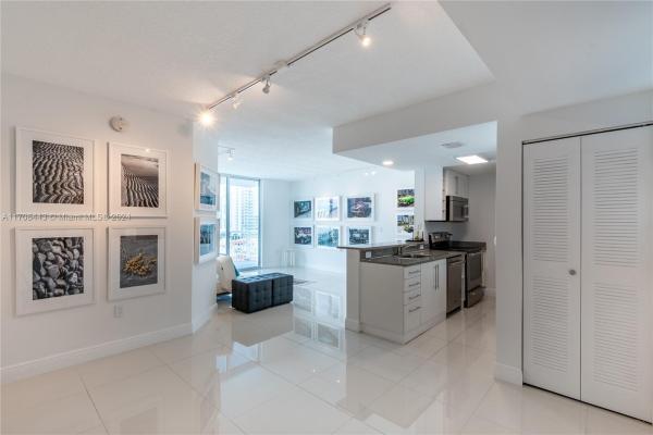 1800 Biscayne Plaza, 275 NE 18th St #1501, Miami, Florida 33132, image 1