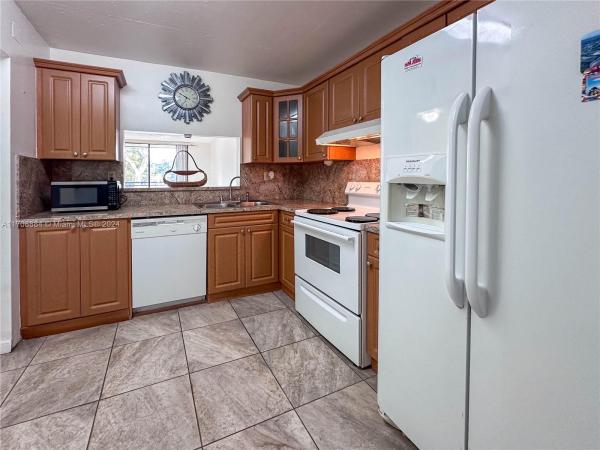 Colony Point, 1100 Colony Point Cir #218, Pembroke Pines, Florida 33026, image 1