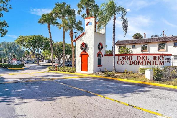 Lago Del Rey, 8530 SW 149th Ave #913, Kendall West, Florida 33193, image 1