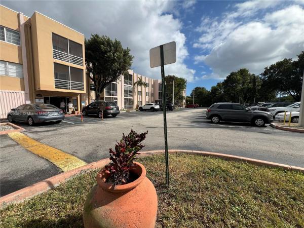 Palmetto Fairway, 15888 SW 95th Ave #220, Palmetto Estates, Florida 33157, image 1
