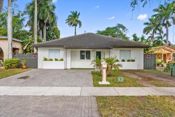 Ponce De Leon, 225 NW 13th St, Homestead, Florida 33030, image 1