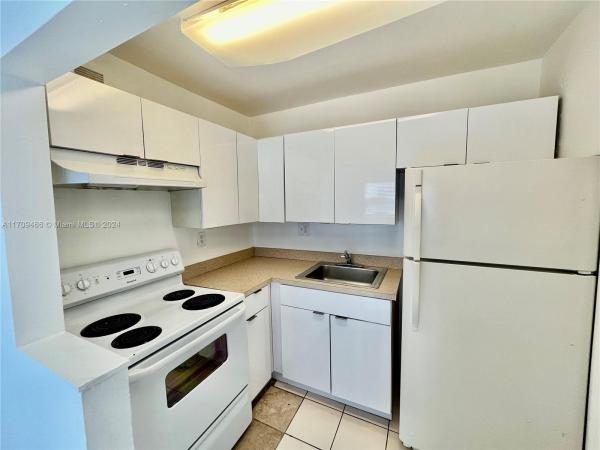 Ocean Drive Estates, 241 SE 9th Ave #204, Pompano Beach, Florida 33060, image 1