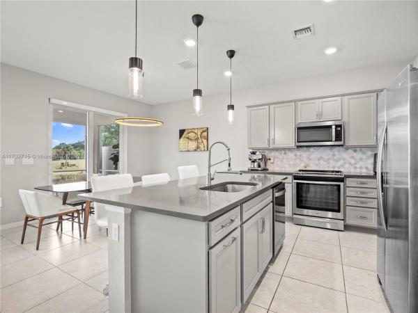 Parkview At Hillcrest, 5185 Eucalyptus Dr #5185, Hollywood, Florida 33021, image 1