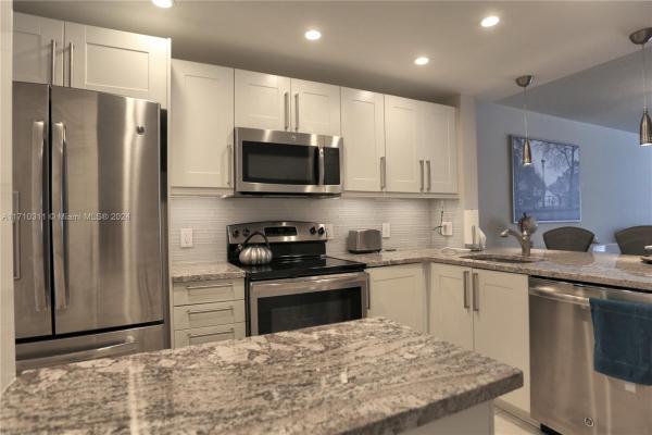 Isle Of Paradise, 470 Paradise Isle Blvd #107, Hallandale Beach, Florida 33009, image 1