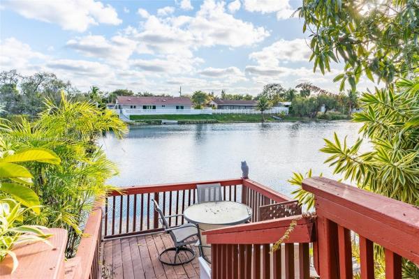 Kendale Lakes No HOA, 13750 Kendale Lakes Dr, Kendale Lakes, Florida 33183, image 1