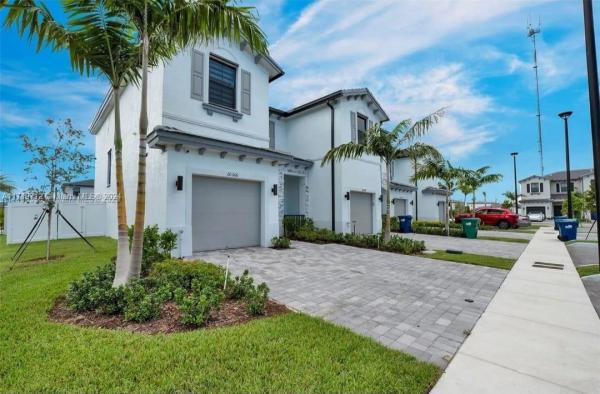 Viewpoint At Vista Lago, 20366 NW 4th Path #20366, Miami Gardens, Florida 33169, image 1