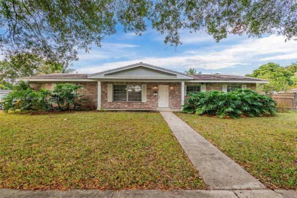 Sierra Mirada, 921 NW 200th Ter, Miami Gardens, Florida 33169, image 1
