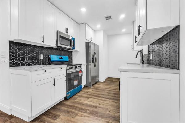 Judy Manors, 120 NE 171st St, North Miami Beach, Florida 33162, image 1