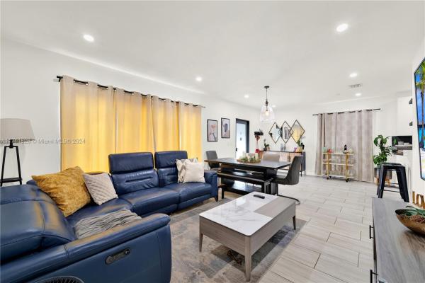 Beach Plaza, 591 NE 170th St, North Miami Beach, Florida 33162, image 1