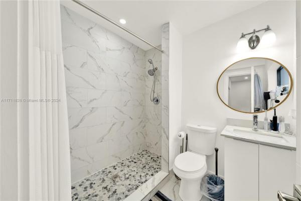 Beach Plaza, 591 NE 170th St, North Miami Beach, Florida 33162, image 2