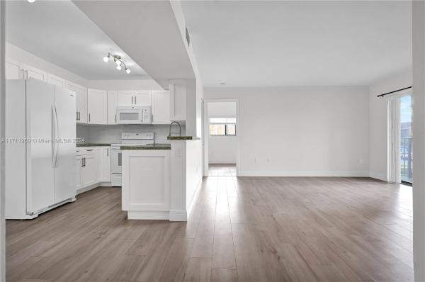 The Palms Of Pembroke, 200 W Palm Cir W #203, Pembroke Pines, Florida 33025, image 1