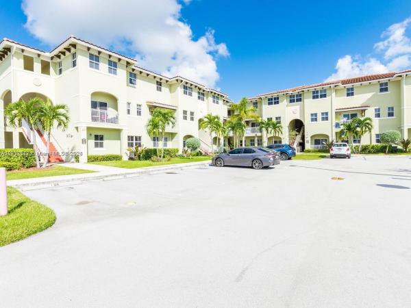 Century Park West, 260 NW 109th Ave #104, Fountainebleau, Florida 33172, image 1