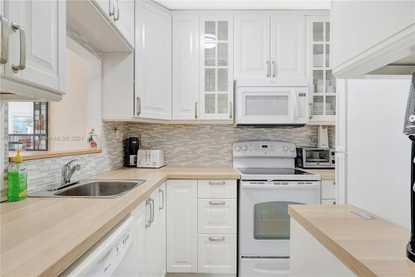 Mar-Len Gardens, 17050 NE 14th Ave #315, North Miami Beach, Florida 33162, image 1