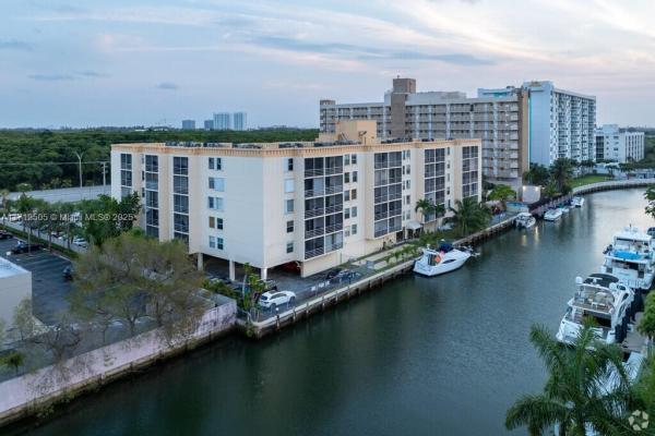 Bayswater Court, 2935 NE 163rd St #4B, North Miami Beach, Florida 33160, image 1