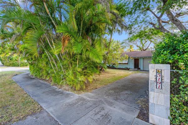 Somi Hive Apartments, 5191 SW 67th Ave, South Miami, Florida 33155, image 1