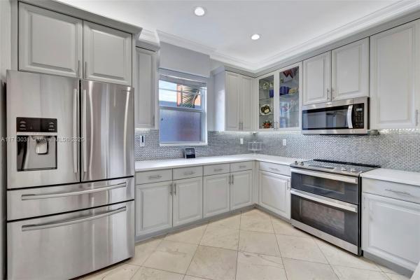 Villa Medici, 1033 NE 17th Way #704, Fort Lauderdale, Florida 33304, image 1