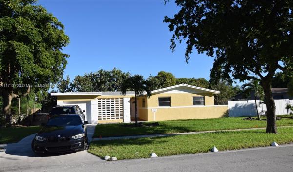Holiday Village, 4221 NW 21st St, Lauderdale Lakes, Florida 33313, image 1