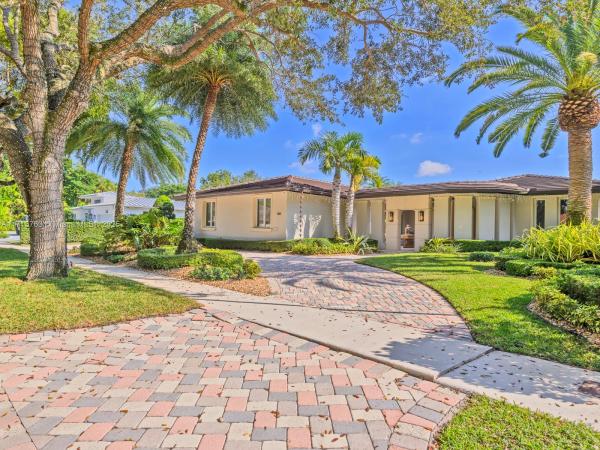 Loch Lomond, 16111 W Troon Cir, Miami Lakes, Florida 33014, image 1