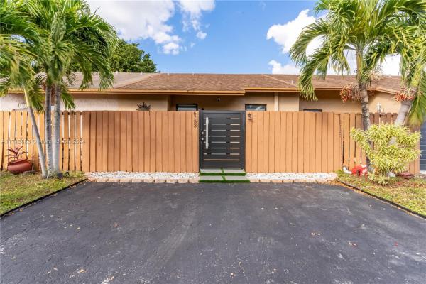 Country Lake Manors Townhomes, 6753 NW 192nd Ln, Hialeah, Florida 33015, image 1