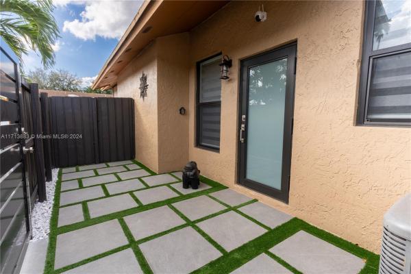 Country Lake Manors Townhomes, 6753 NW 192nd Ln, Hialeah, Florida 33015, image 3