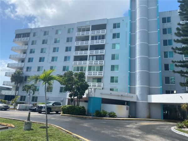 Hillcrest, 919 Hillcrest Dr #208, Hollywood, Florida 33021, image 1