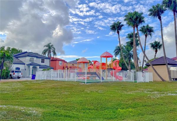 Marbella Park, 20080 NW 83rd Ct, Hialeah, Florida 33015, image 3