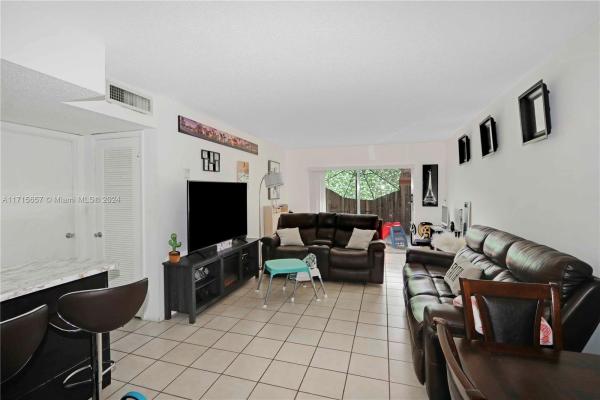 University Trail, 850 SW 129 Pl #105, Tamiami, Florida 33184, image 1