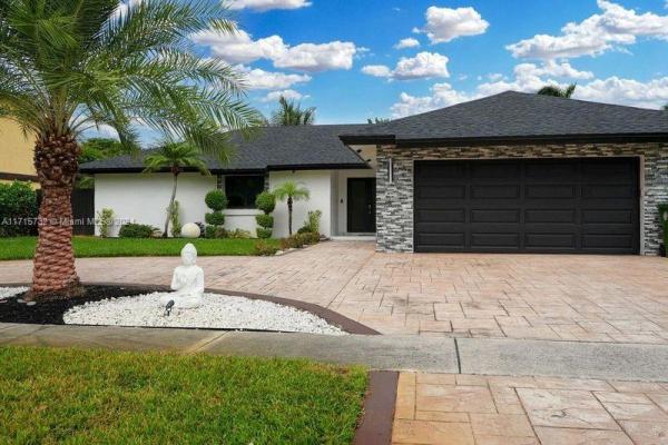 Tanglewood Lakes, 730 SW 95th Ter, Pembroke Pines, Florida 33025, image 1