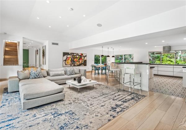 Nautilus, 4365 N Bay Rd, Miami Beach, Florida 33140, image 1
