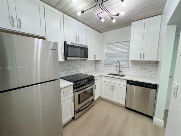 Jamestown, 1638 Embassy Dr #301, West Palm Beach, Florida 33401, image 1