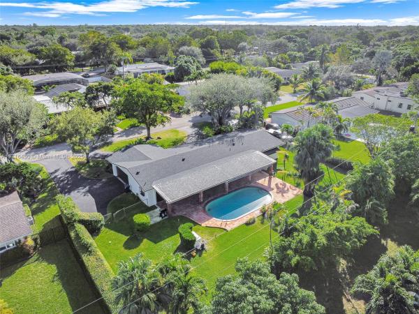 Mangowood, 14640 SW 82nd Ct, Palmetto Bay, Florida 33158, image 2