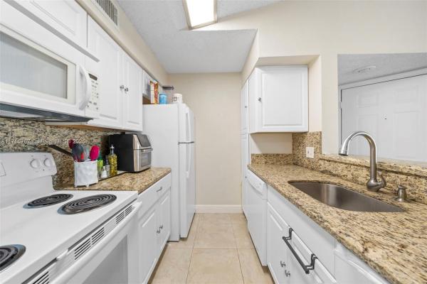 Sundance At Davie, 2866 S University Dr #5303, Davie, Florida 33328, image 1