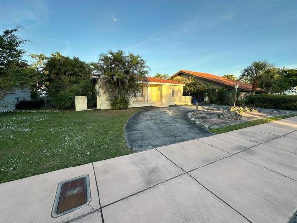 Coral Gables Crafts, 3021 Coconut Grove Dr, Coral Gables, Florida 33134, image 3