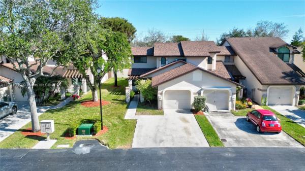 Valencia Townhomes, 10251 SW 137th Ct, The Hammocks, Florida 33186, image 1