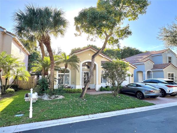 Maple Glen At Walnut Creek, 2138 NW 75th Way, Pembroke Pines, Florida 33024, image 1