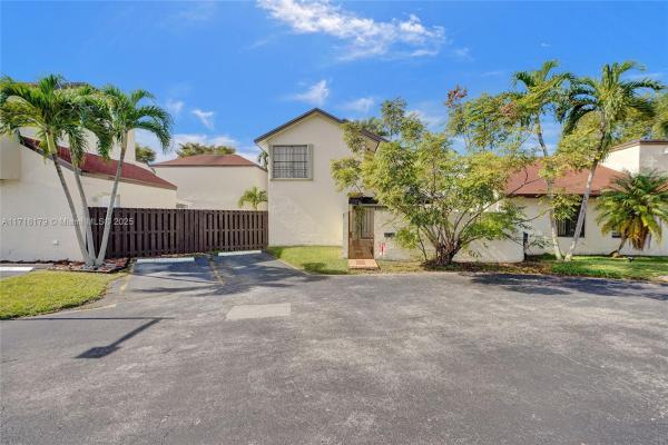 Spring Lakes Village, 684 NW 102nd Pl #2-23, Fountainebleau, Florida 33172, image 1