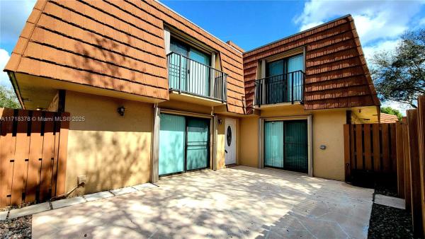 Camelot Gardens, 2581 Garden Ct, Cooper City, Florida 33026, image 3
