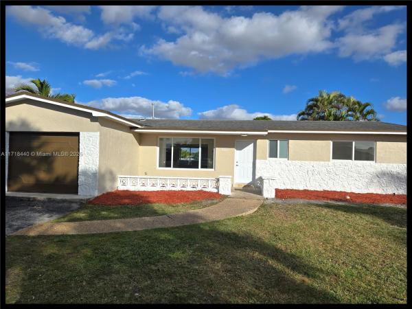 Pasadena Lakes, 511 NW 93rd Ave, Pembroke Pines, Florida 33024, image 1