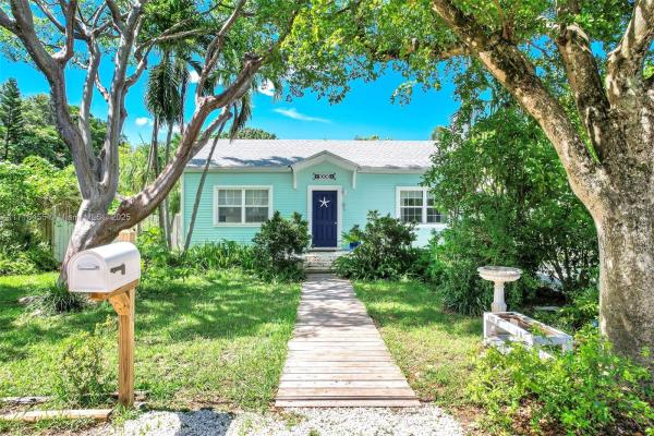 Biscayne Lawn, 1006 NE 118th St, Biscayne Park, Florida 33161, image 1
