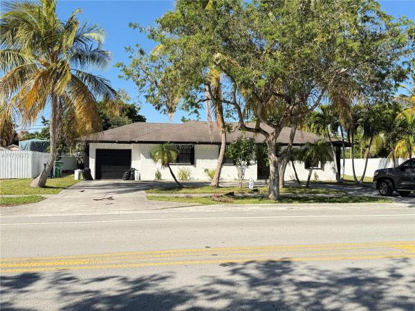 Holiday House, 9391 Caribbean Blvd, Cutler Bay, Florida 33189, image 1