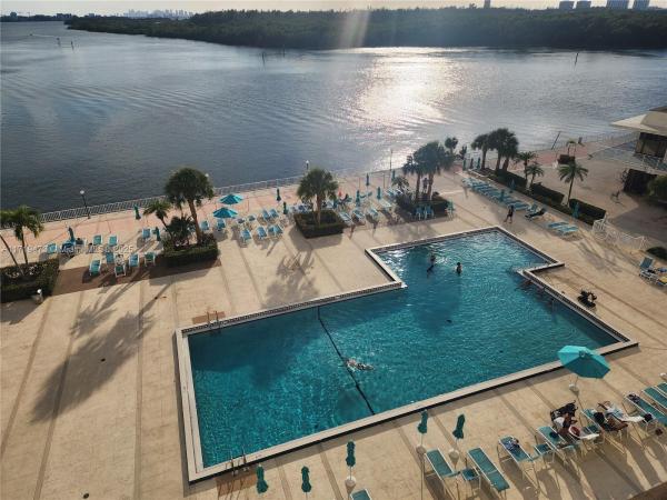 Arlen House Central, 300 Bayview Dr #612, Sunny Isles Beach, Florida 33160, image 3