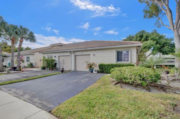 Banyan Oakridge, 4977 SW 32nd Ter, Dania Beach, Florida 33312, image 2