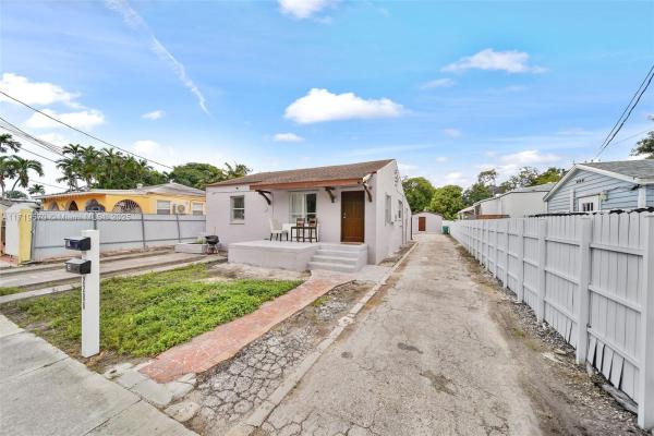 Holleman Manor, 2286 NW 35th St, Miami, Florida 33142, image 1